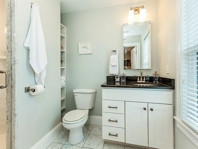 360 W 2nd St #1 — Photo 7