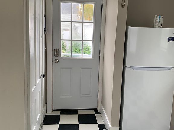 2nd image of 80 Mechanic St