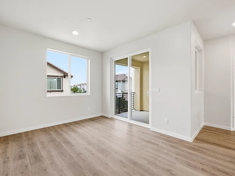 3818 E Commerce Way — Photo 14