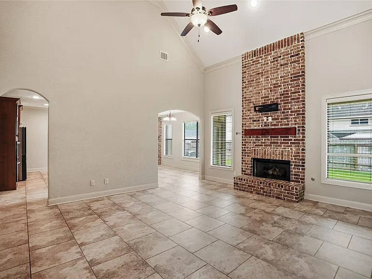 536 Stephen F Austin Dr — Photo 6