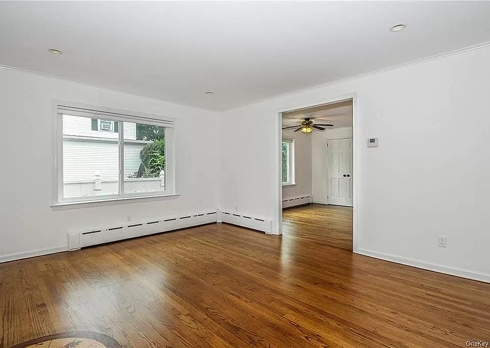 Living Room (Level 1)