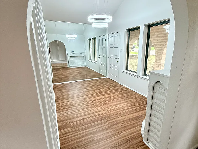108 Shelmar Dr — Photo 3