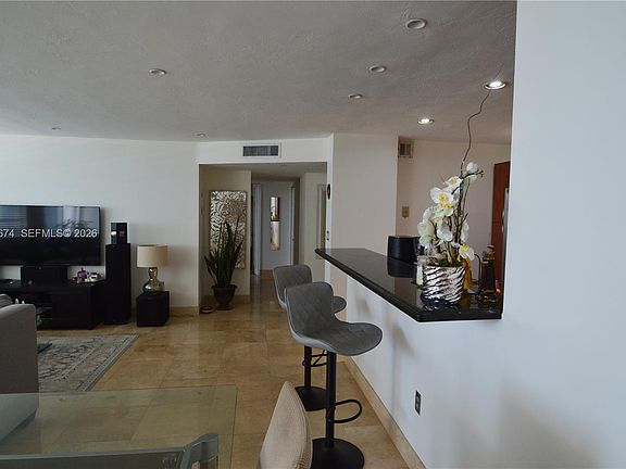 4th image of 2780 NE 183rd St #Penthouse 04