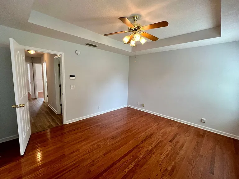 2720 Roscommon Dr — Photo 16