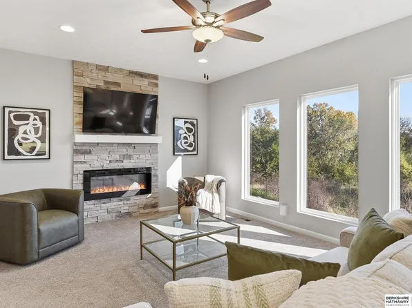 8809 N 177th St, Bennington, NE 68007