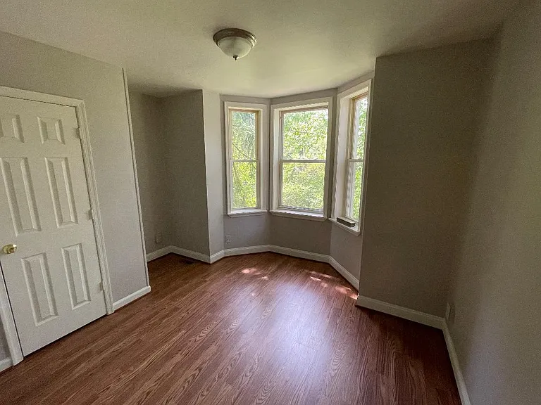 2216 Lyndhurst Ave — Photo 6