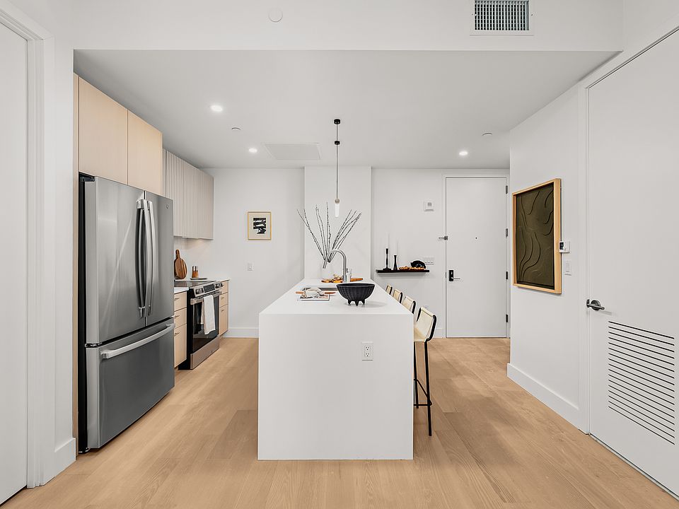 1st image of 250 W 49th St #42001