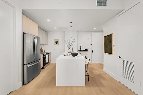 250 W 49th St Photo 1