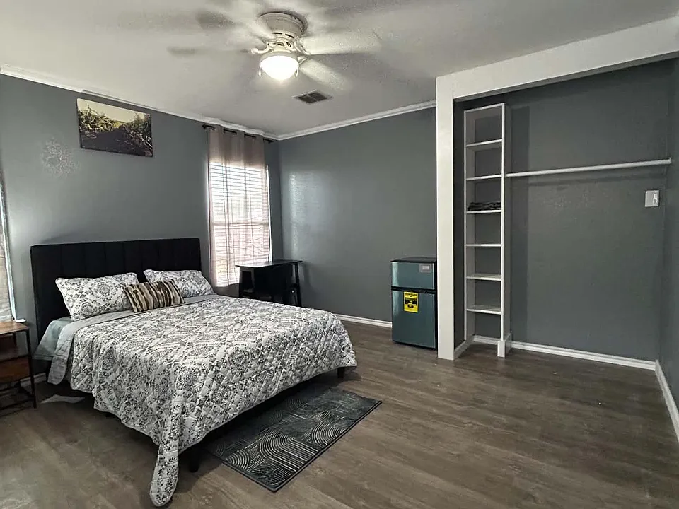 Chapel Ridge Dr