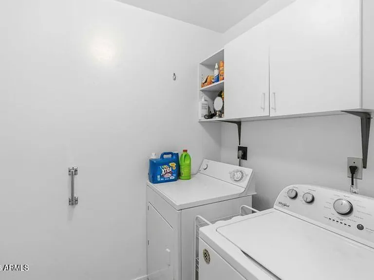 521 N Cobblestone St — Photo 24