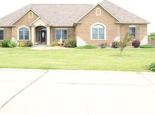 882 Destiny Dr, Villa Ridge, MO 63089