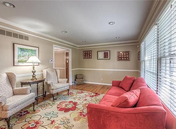5th image of 9602 Hayes St