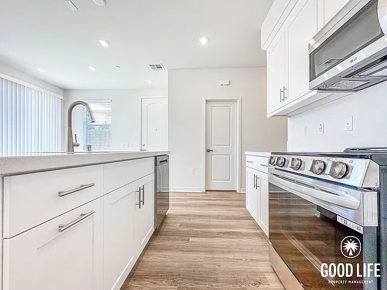 7006 Solara Way — Photo 6