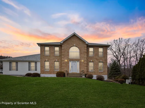 18 Oakwood Dr, Scranton, PA 18504