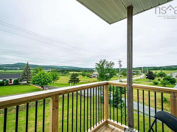 2nd image of 16 Williams Point Rd