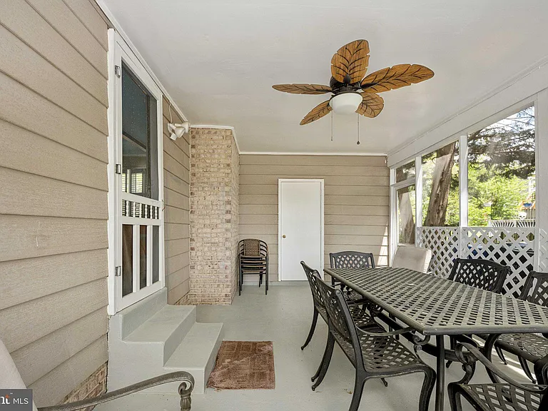 6917 Stoneybrooke Ln — Photo 32