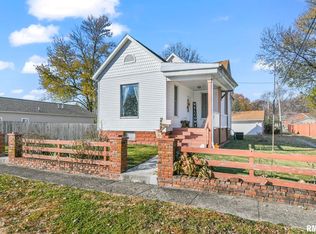 221 S Dye St, Virden, IL 62690