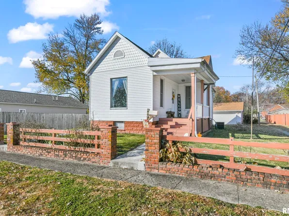 221 S Dye St, Virden, IL 62690