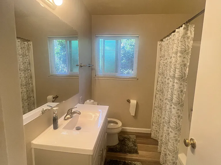 2424 I St — Photo 3