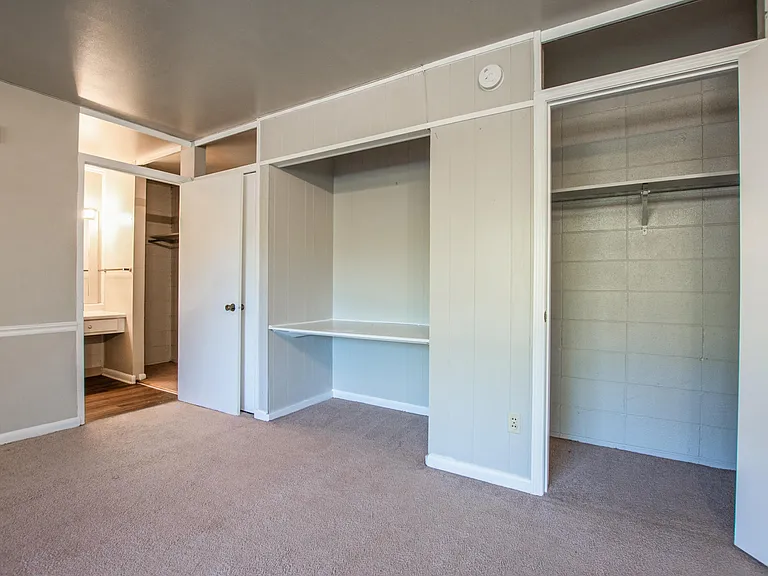 123 N Polk St #14 — Photo 6