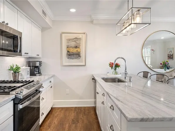 20 E Bowery St #2A, Newport, RI 02840