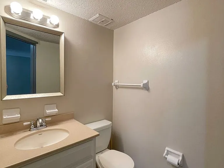144 Valencia Dr — Photo 8