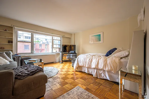 Rented by Brown Harris Stevens | media 19