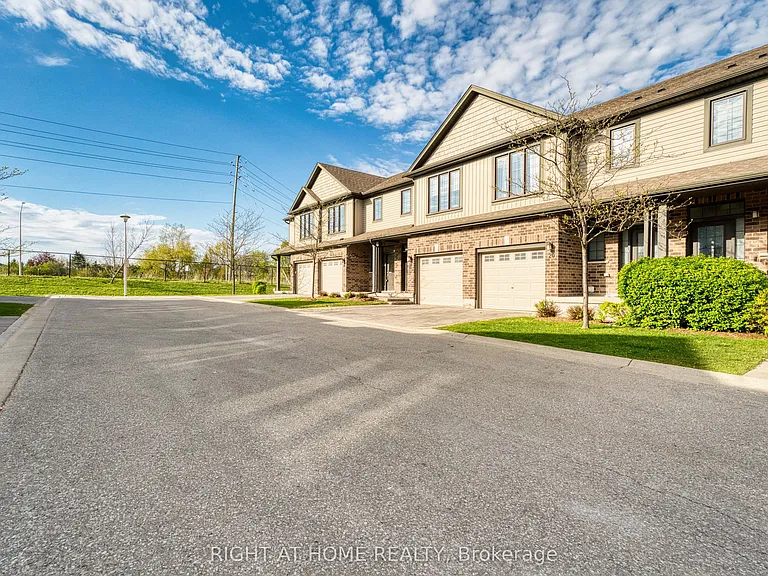 1030 Oakcrossing Gate #16 — Photo 2