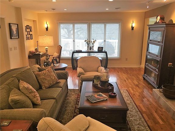 4th image of 2801 Whitman Dr