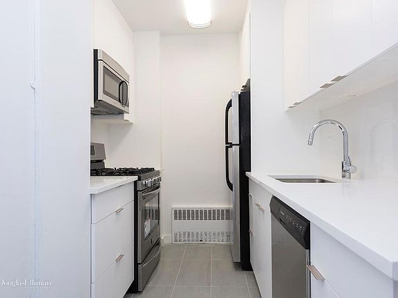 4th image of 230 W 55th St APT 9F