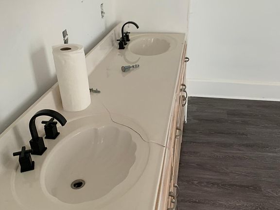2nd image of 215 Liberty St APT B