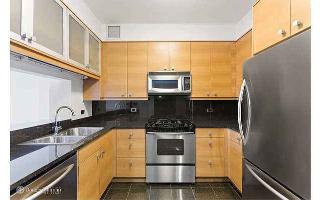 Sold by Douglas Elliman | media 14