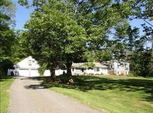 10 Lyons Ct, Armonk, NY 10504