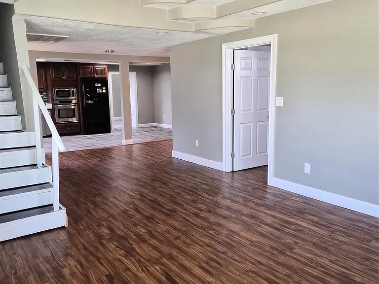 209 Florence St — Photo 20