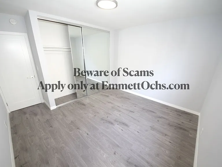 948 7th St — Photo 11