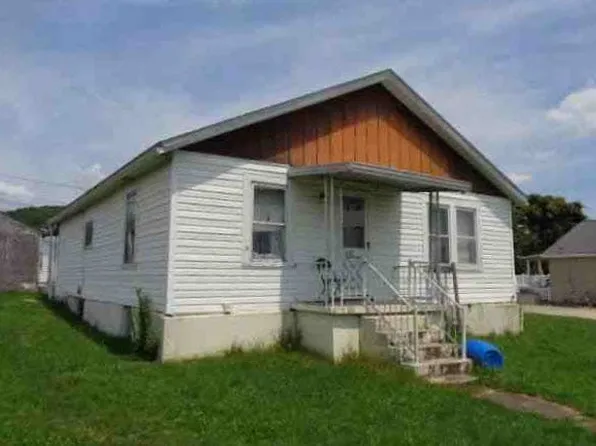 424 4th St, Mather, PA 15346