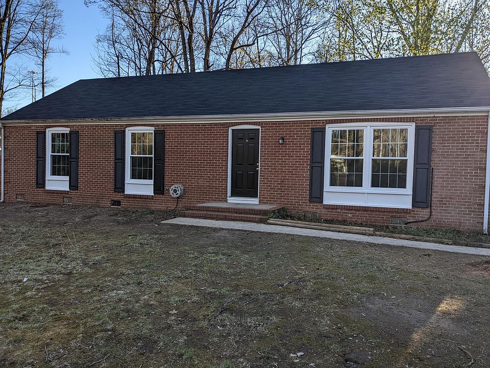 1st image of 2715 Regents Park Ln