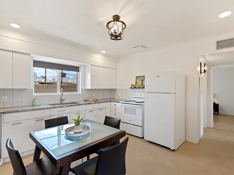 2233 N Forgeus Ave #2233 — Photo 7