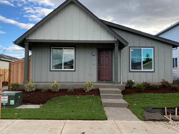 1910 Smith Dr, Woodburn, OR 97071
