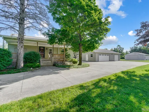 13928 Gayville Rd, La Salle, MI 48145