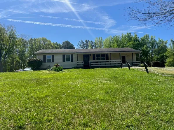 1104 Maison Dr, Blairs, VA 24527