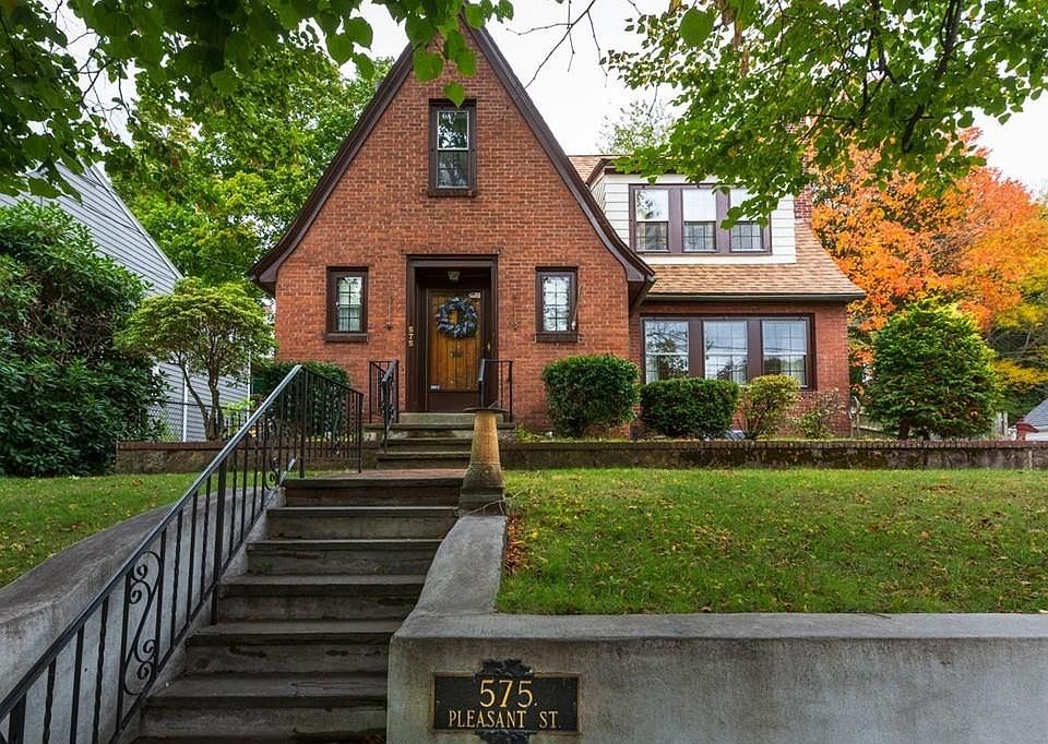 1st image of 575 Pleasant St