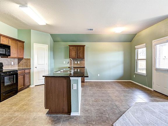 3rd image of 1080 Churchill Dr