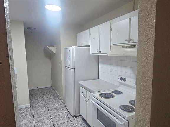 5th image of 3932 NW 207th St