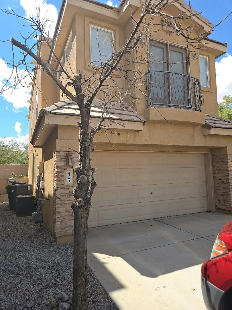 4 Bedroom, 2.5 Bathroom Home! Schedule a Showing Soon! — Photo 1