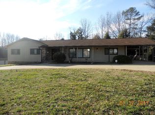 126 Greenbriar Dr, Gaffney, SC 29341