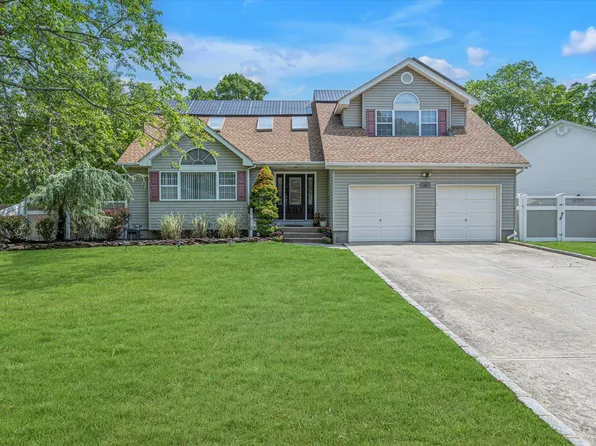 169 Woodland Drive, East Islip, NY 11730