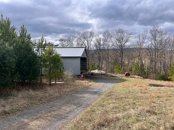 597 Middle Fork Rd, Cross Junction, VA 22625