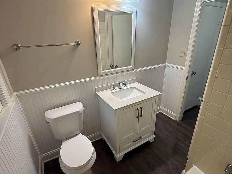 484 W Crogan St #D — Photo 5