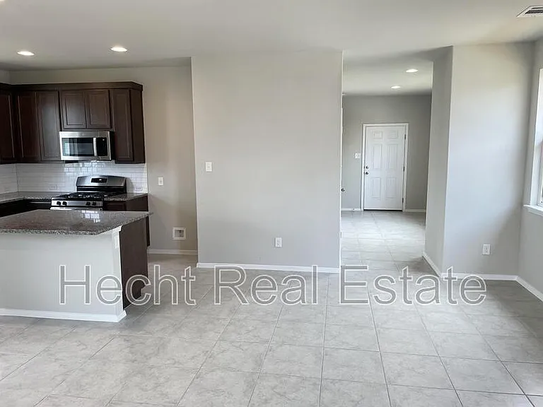 196 Fabion St — Photo 17